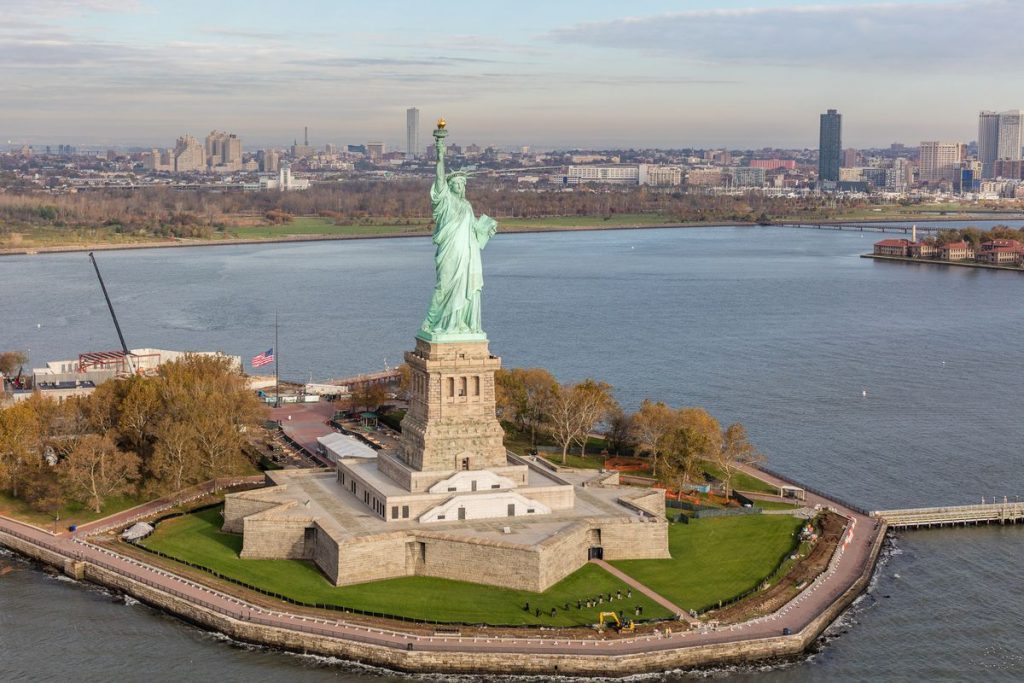 The Statue Of Liberty, New York, 93m Infy world